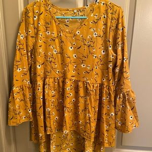 Beautiful flower flowy sleeved top